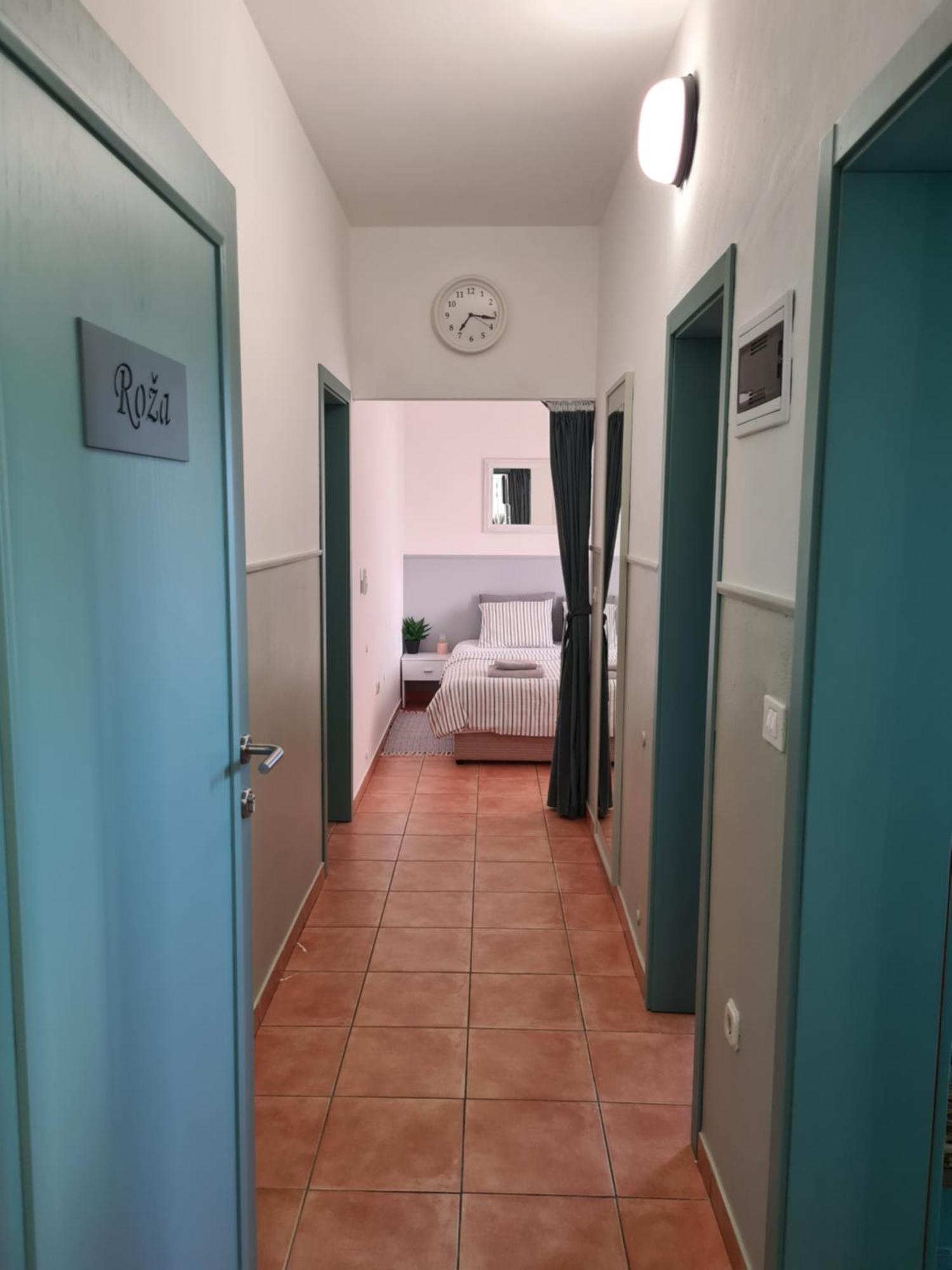 Apartment & Rooms Roza Peroj Chambre photo